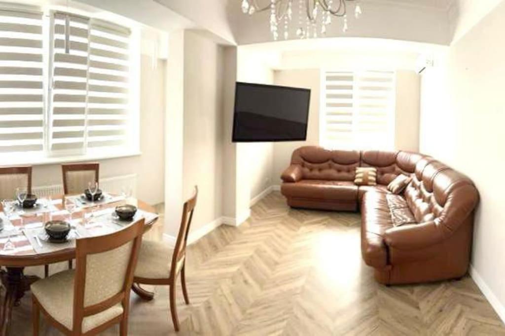 Very Large Apartment For Family! On Milestiu! Chisinau Exterior photo