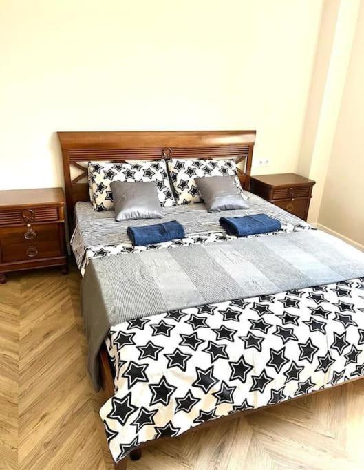 Very Large Apartment For Family! On Milestiu! Chisinau Exterior photo